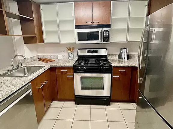 5th image of 130 W 15th St APT 8A