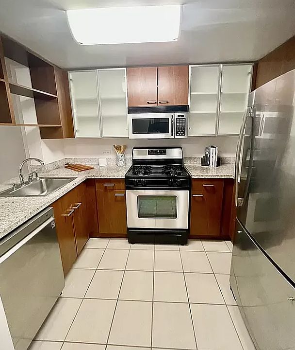 1st image of 130 W 15th St APT 9G