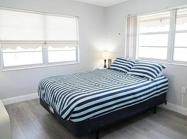 25 Upminster #25-B — Photo 12