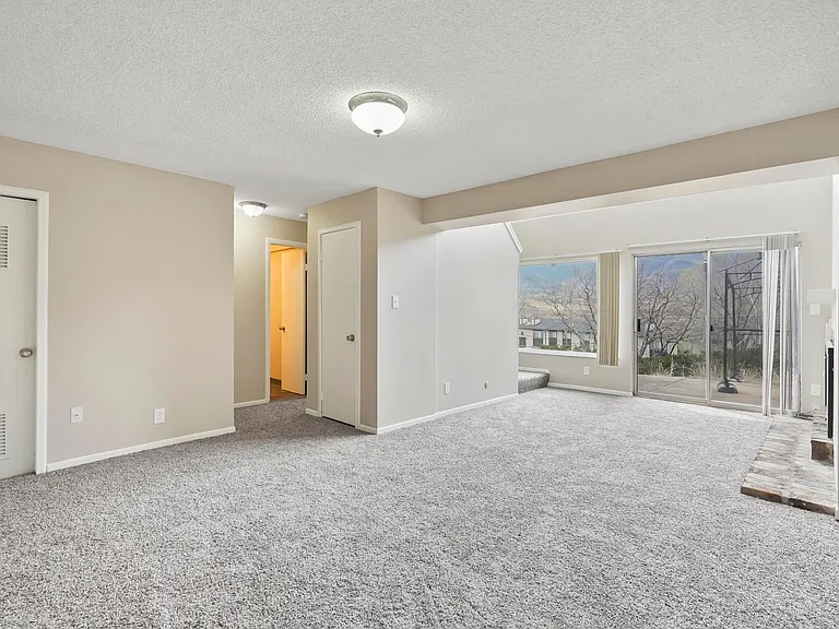 608 Crown Ridge Dr — Photo 12