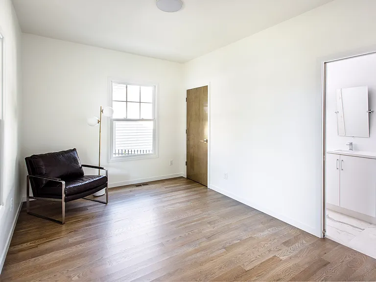 1308 Fatherland St — Photo 10