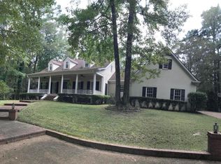 607 Plantation Dr, Columbus, MS 39705