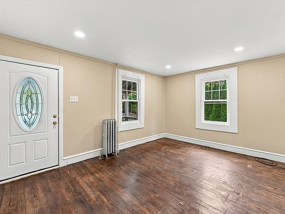 4th image of 18 Spring St