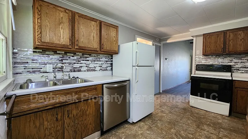 3 bed, 1.0 bath, $1,495 — Photo 4