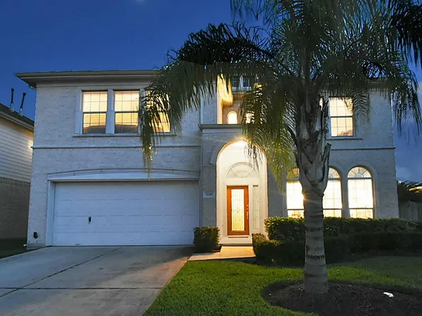 2081 Silverthorn Ln, Kemah, TX 77565