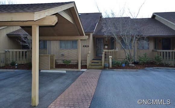 1st image of 404 Spanish Oak Ln
