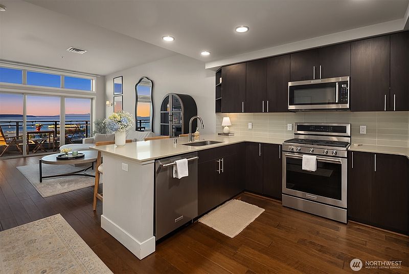 5th image of 50 Pine Street #509