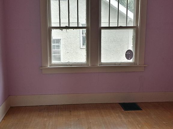 5th image of 1710 Main St