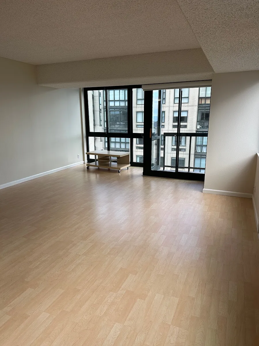 Building Photo - 1 Daniel Burnham Ct #612