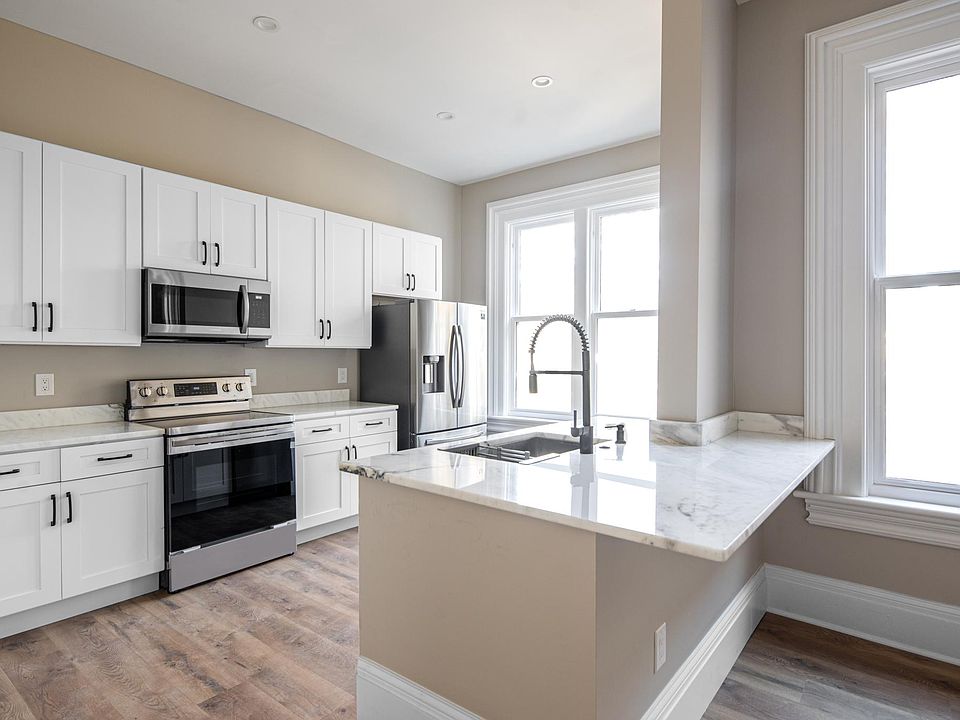 1st image of 3805 Franklin Blvd #102