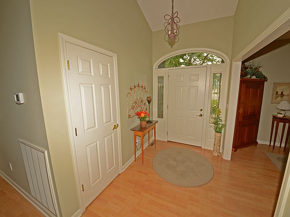 3rd image of 210 Markham Ln