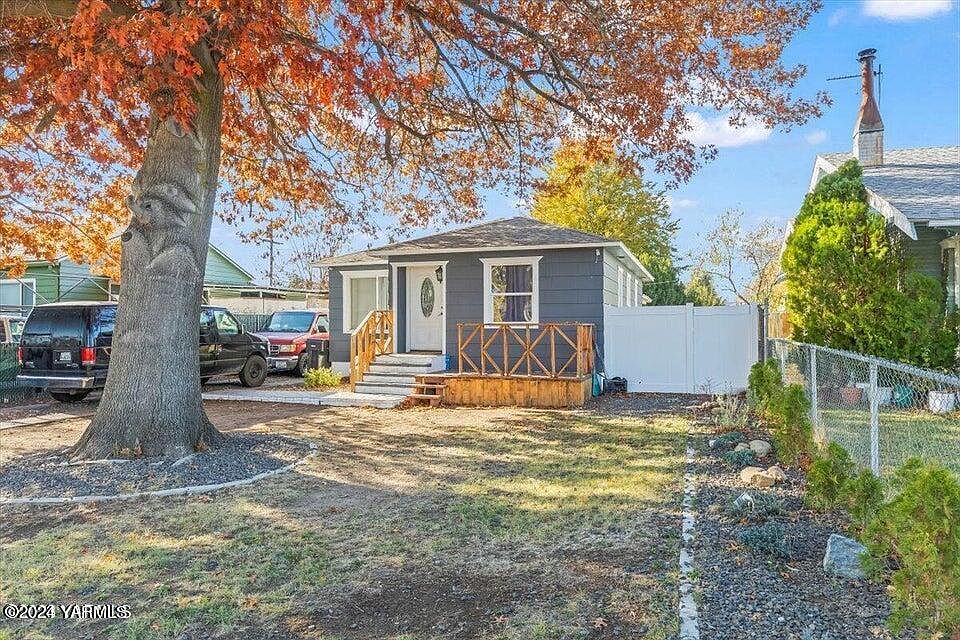 1st image of 1204 S 10th Ave