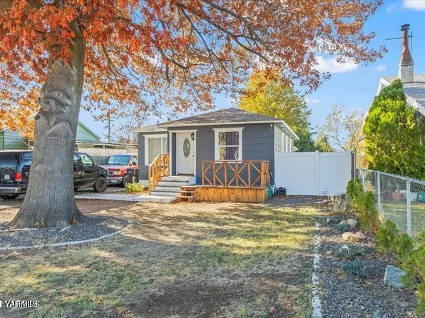 1204 S 10th Ave, Yakima, WA 98902