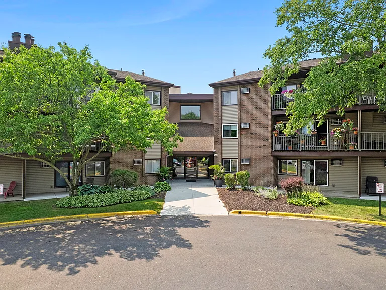 3420 Golfview Dr #123 — Photo 5
