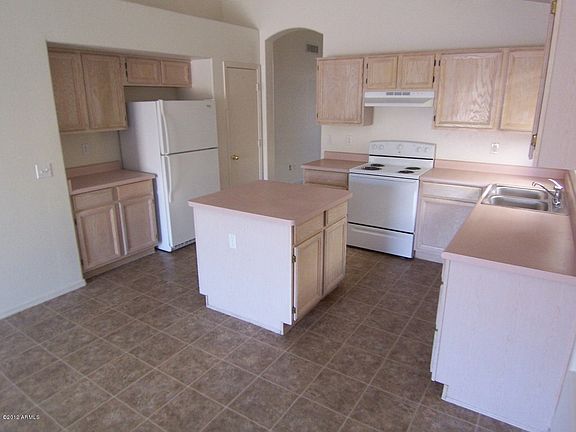 3rd image of 811 S Twelve Oaks Blvd