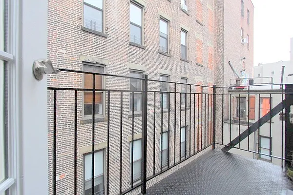 Rented by Julien Aractingi, LREB | media 30