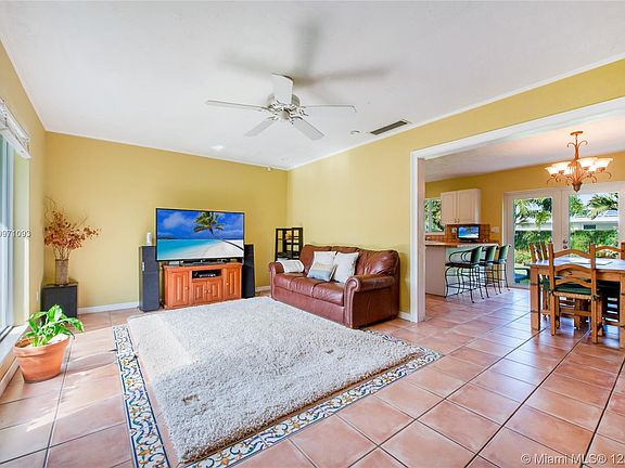 Casual Florida living area. 
