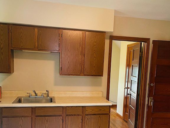 4th image of 50 Kingston Pl #2