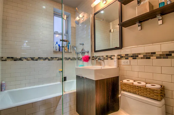 Sold by REMAX Elite | media 27