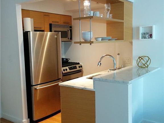 2nd image of 100 W 39th St APT 36B