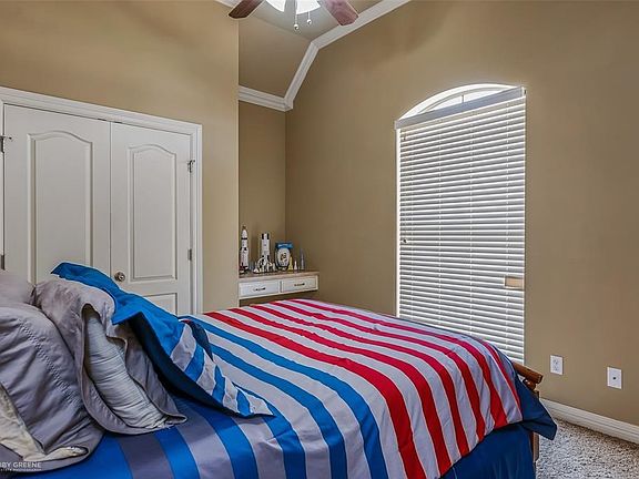 5th image of 411 Half Moon Ln