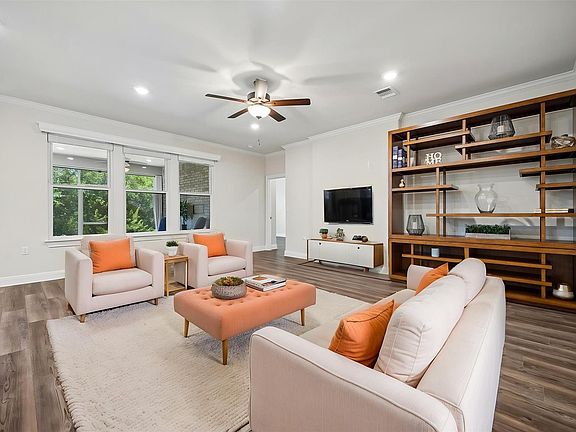 3rd image of 306 Kitty Hawk Rd