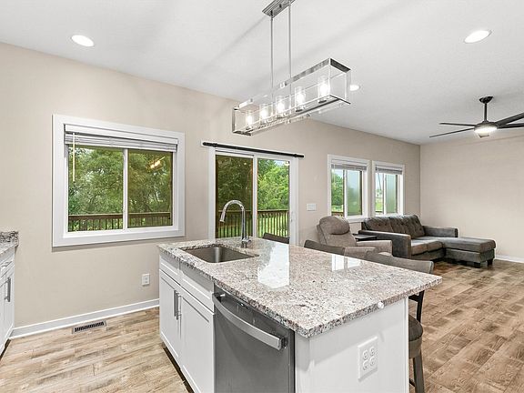 3rd image of 2505 Park Ridge Dr