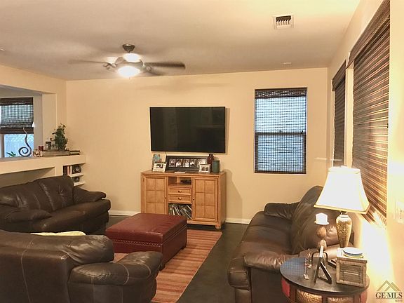4th image of 330 Hollyhill Dr