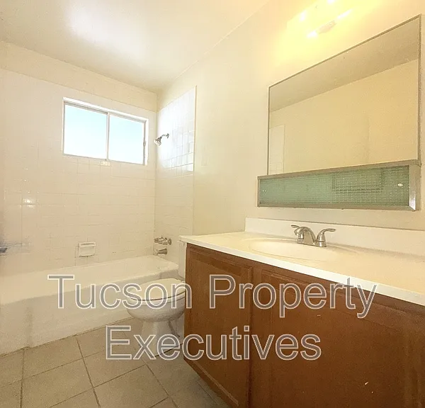 8922 S Nogales Hwy — Photo 6