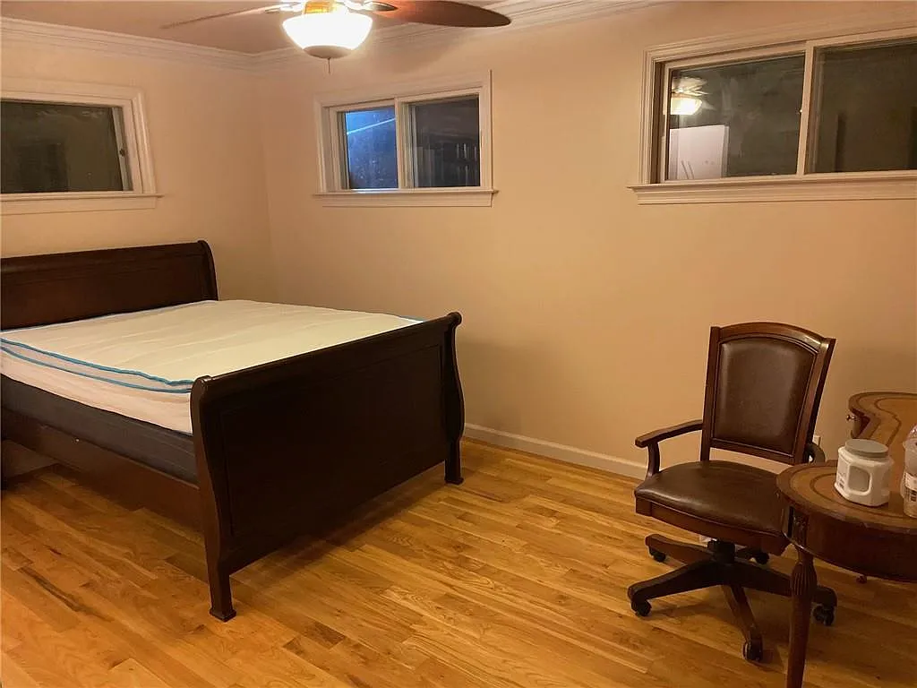 1 bed, 1.0 bath, 350 sqft, $1,000 — Photo 1