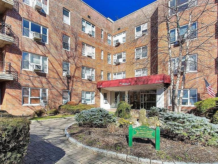 1st image of 75 S Middle Neck Rd APT 4A