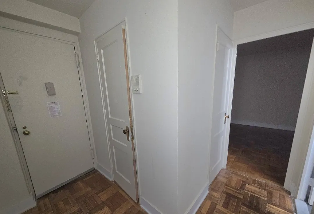1 bed, 806 sqft, $2,304 — Photo 1