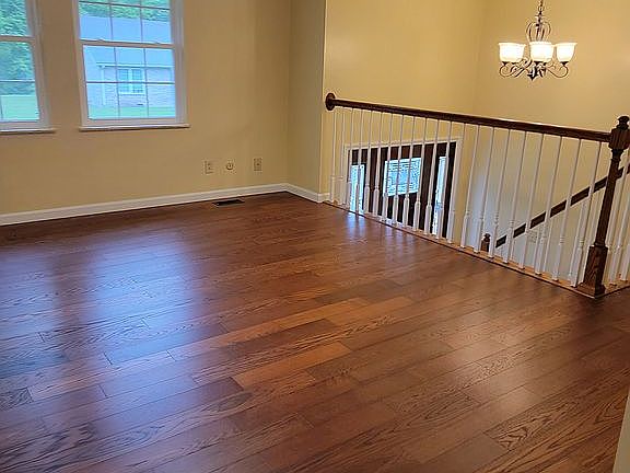 5th image of 304 Hillview Ln