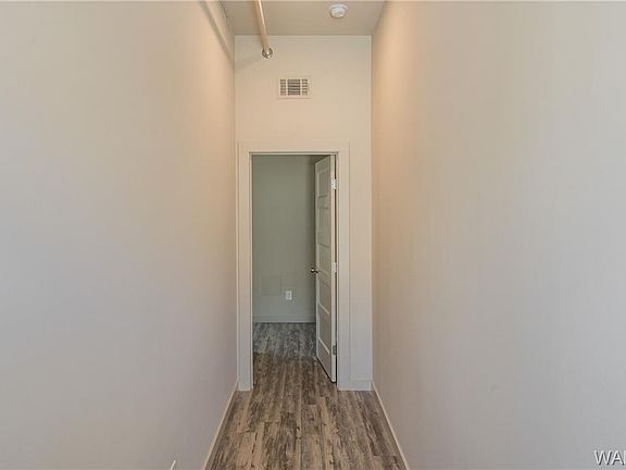 5th image of 1004 Oak Ave #104