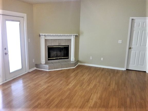 3rd image of 3010 Hickory Glen Dr