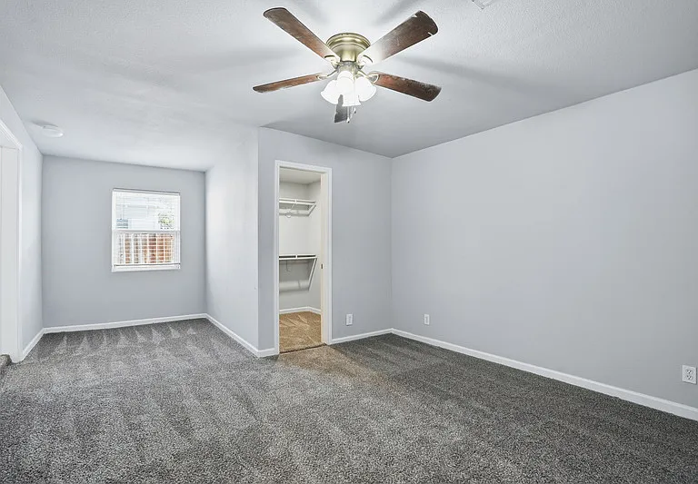 2933 S Hills Ave — Photo 24