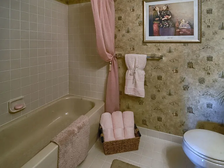 Ashford Apartments — Photo 41