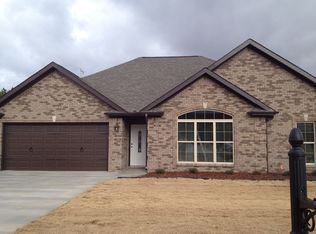 112 Cottonwood Dr, Muscle Shoals, AL 35661