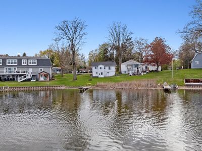 490 Chicago Dr, Howell, MI, 48843