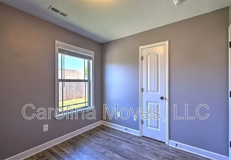 415 Aniken Cir — Photo 14