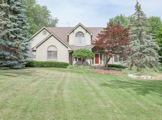 3165 Pine Needle Dr, White Lake, MI 48383