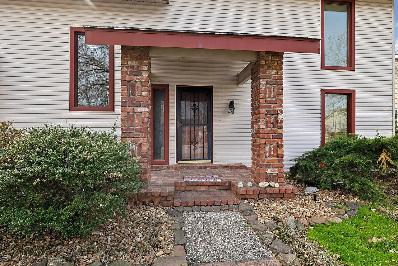3 bed, 2880 sqft, $2,000 — Photo 3