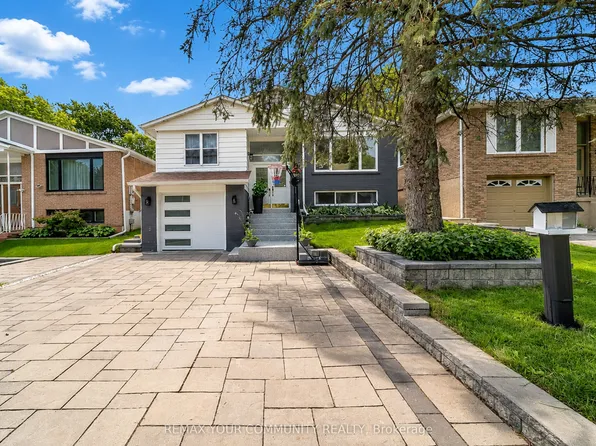 210 Currey Cres, Newmarket, ON L3Y 5M9