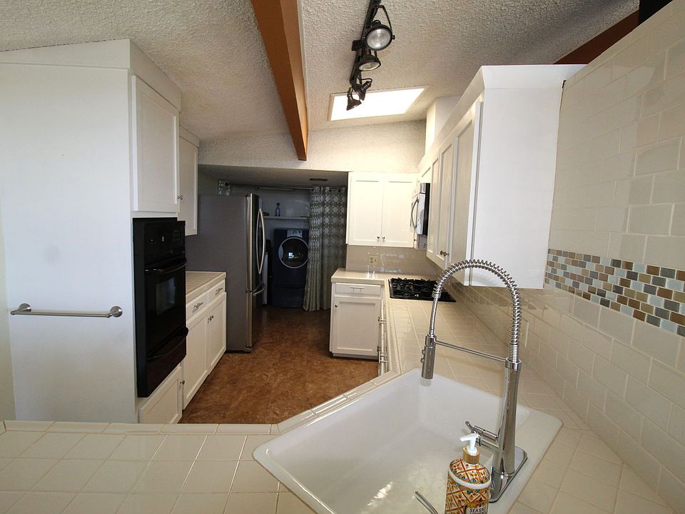 1st image of 2135 Hillcrest Dr