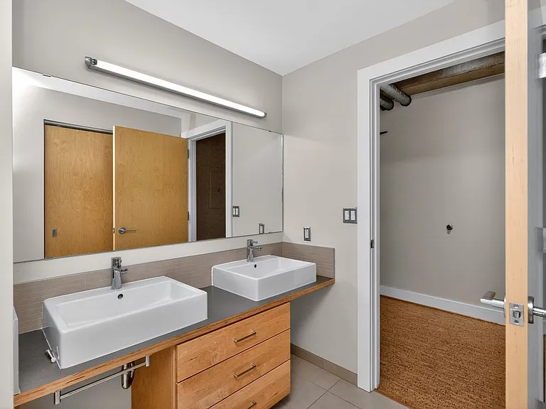 309 E 5th St — Photo 17
