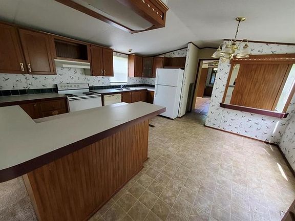 4th image of 46 E Stag Ln