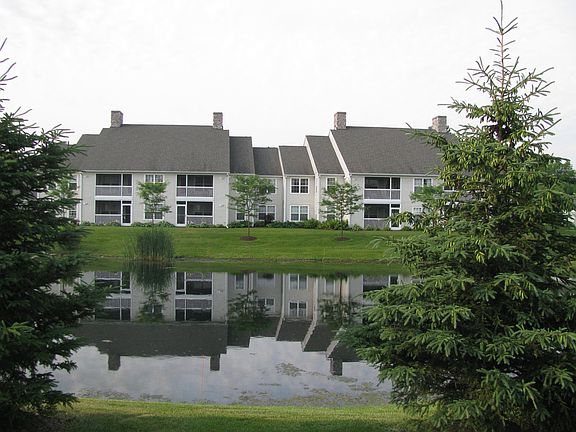 2nd image of 2652 S Knightsbridge Cir