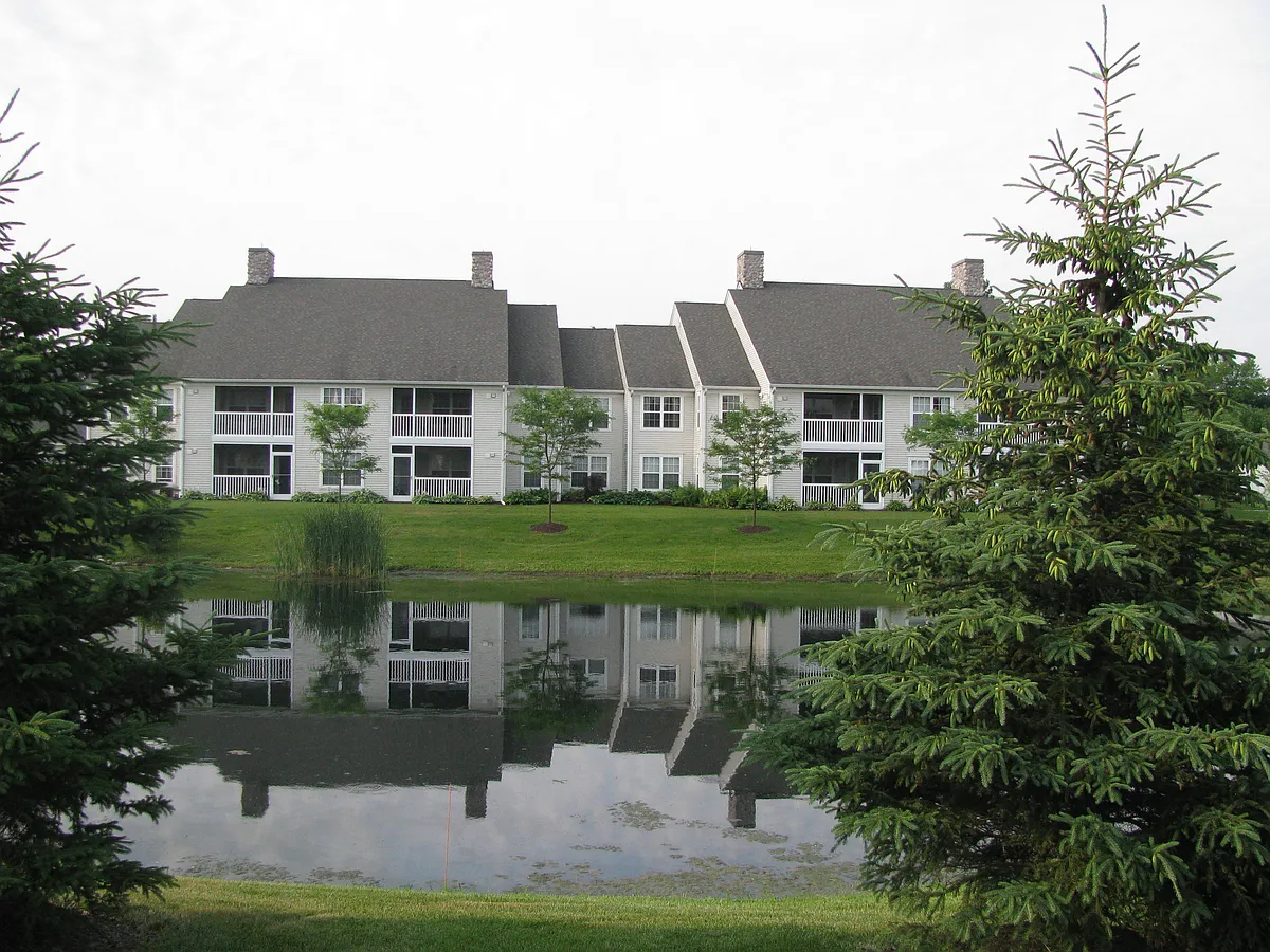 Building Photo - 2652 S Knightsbridge Cir