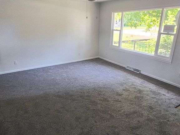 4th image of 200 E Park St