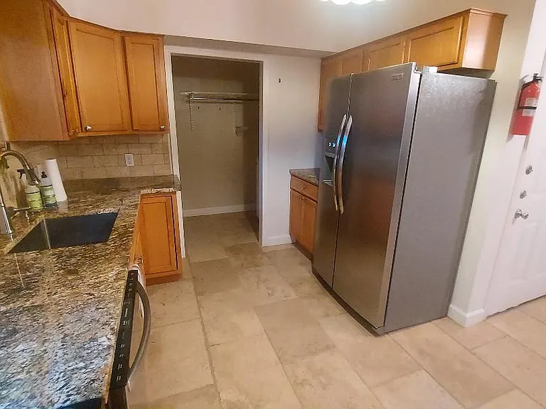 1807 Barbara St — Photo 12